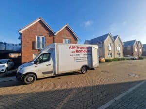 What is the best way to find removalists in Spain