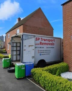 Is it better to move with boxes or totes