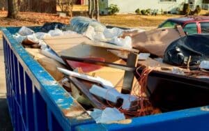 What are the characteristics of a good junk removal service?